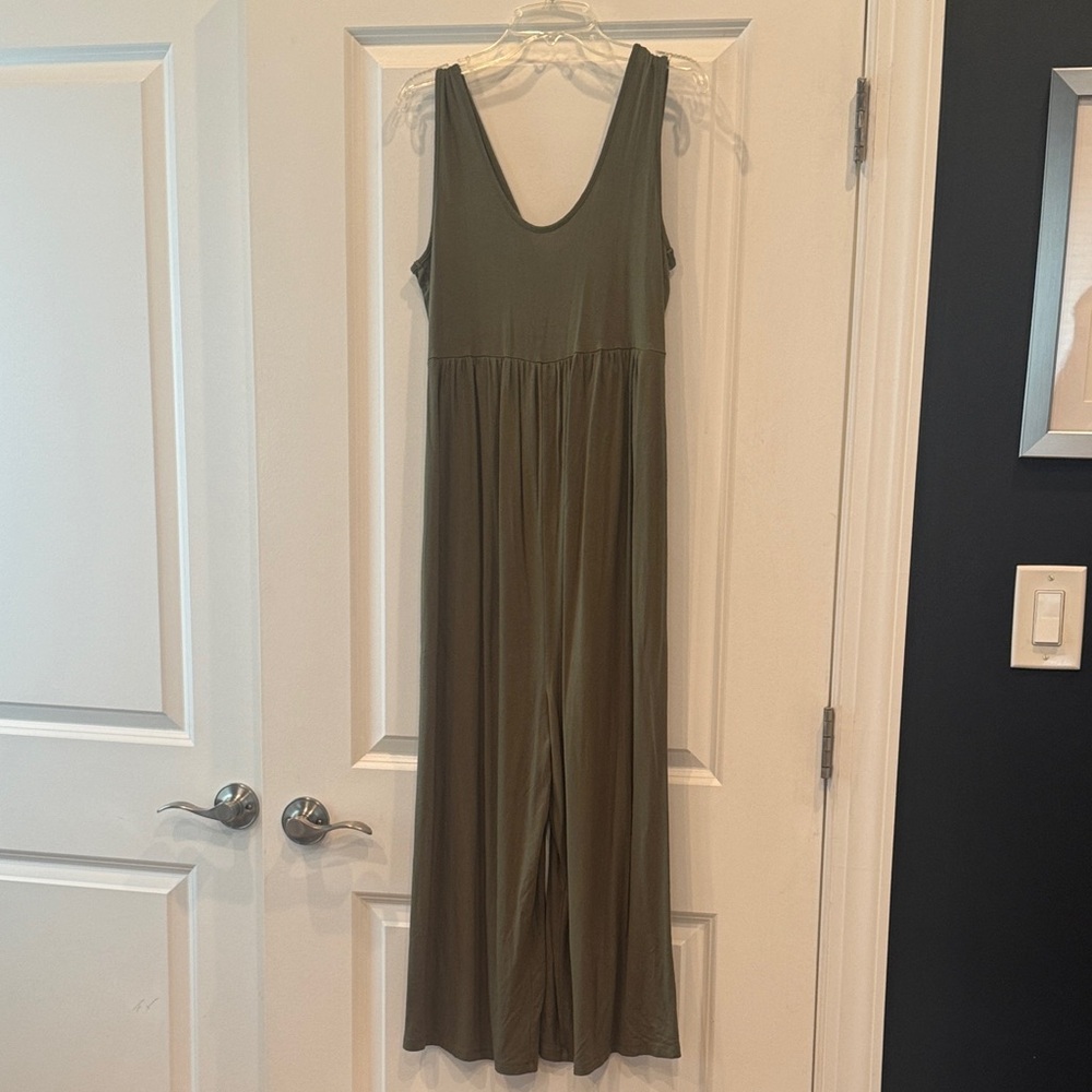 Motherhood Maternity Olive Green Sleeveless Cropped Jumpsuit